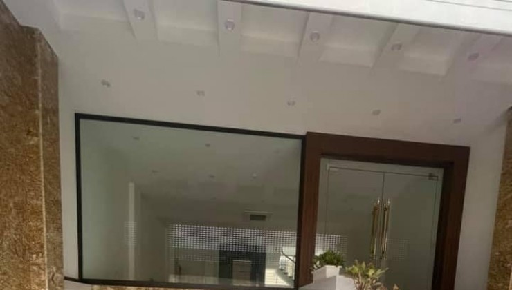 Chủ gửi bán nhanh Mặt Phố Hoàng Quốc Việt,7 tầng đẹp như mơ, mặt tiền 5.5m giá thương lượng sâu